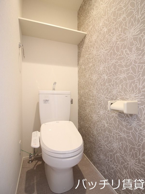 トイレ　画像は別号室の為、現状を優先致します。