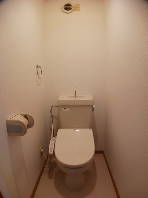 トイレ　温水洗浄便座
