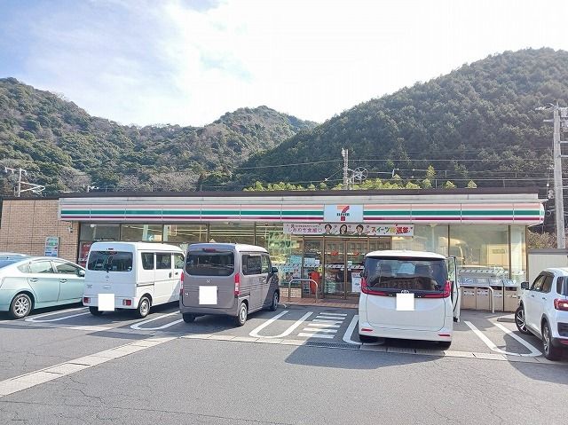 コンビニ　セブンイレブン周南戸田駅前店（コンビニ）まで800m