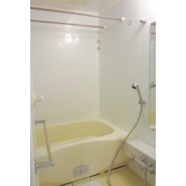 バス・シャワールーム　コンパクトで使いやすいお風呂です