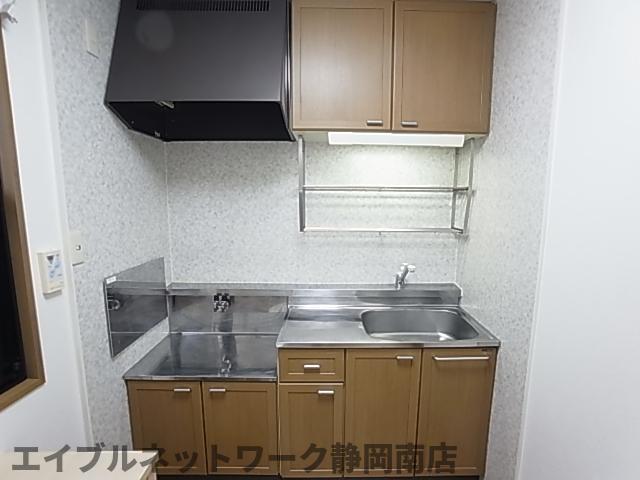 キッチン　コンパクトなキッチンで掃除もラクラク