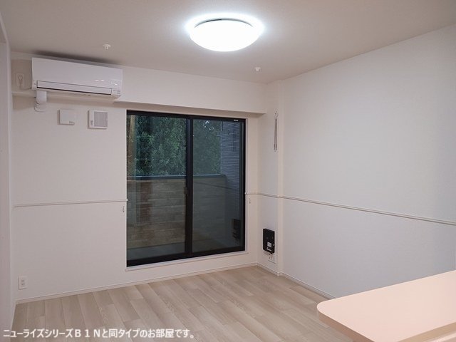 居室・リビング　こちらの居間で趣味の時間をお楽しみください