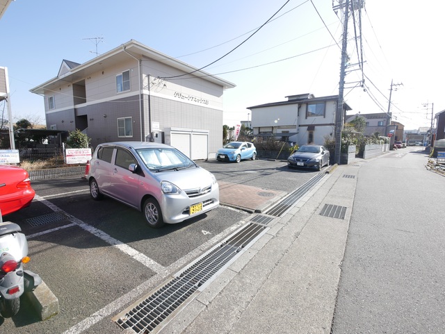 駐車場　★敷地内に駐車場がございます★