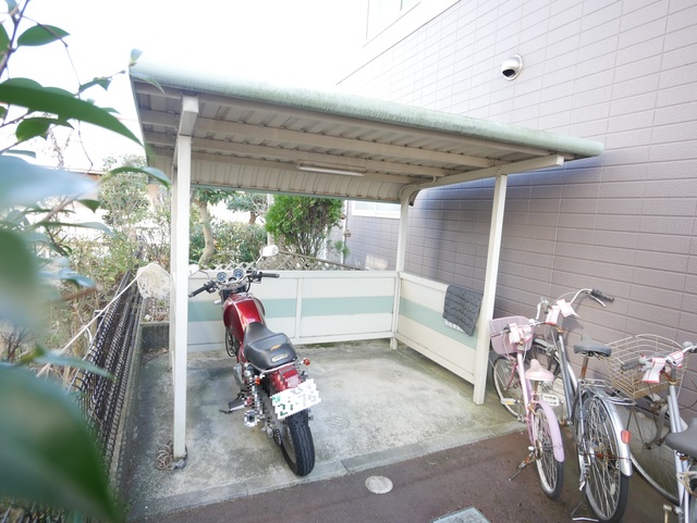 その他共有部分　★敷地内に屋根付駐輪場がございます★