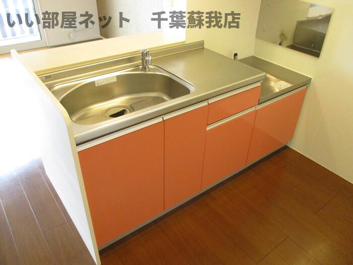 キッチン　コンパクトなキッチンで掃除もラクラク