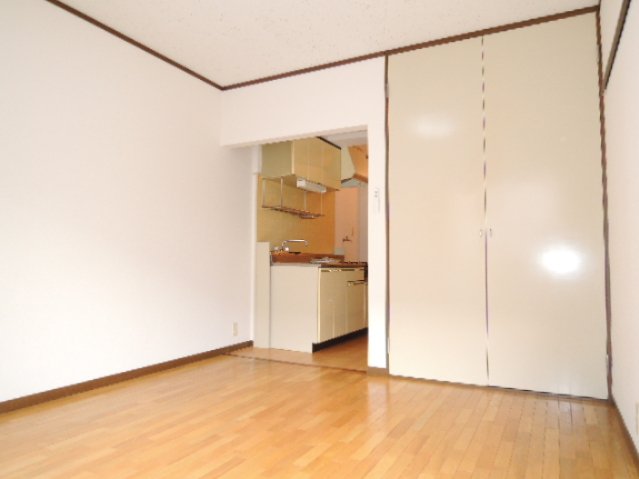 居室・リビング　同仕様・参考写真となります。