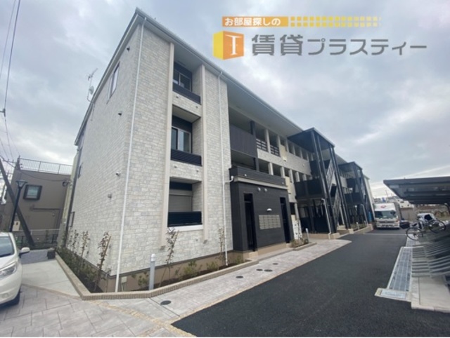 建物外観　周辺に商業施設整うエリア。