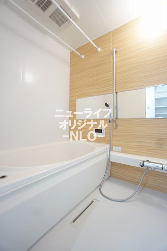 バス・シャワールーム　追焚機能、浴室乾燥機付き♪