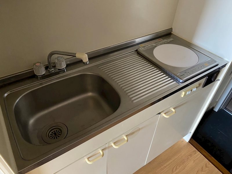 キッチン　別部屋参考写真となります。