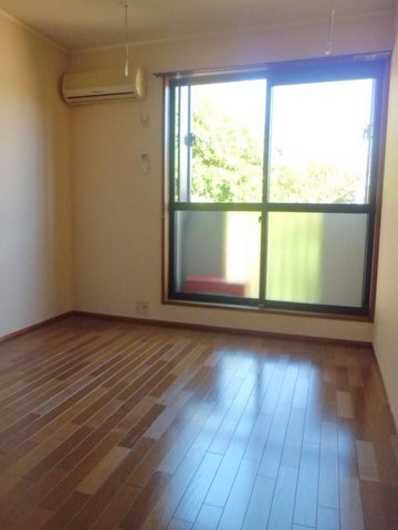 居室・リビング　東向きで明るい洋室　ゆとりの洋室６帖