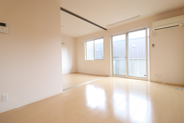 その他　リビング全景（別角度）