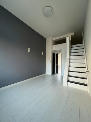 その他部屋・スペース　1面はアクセントクロスを採用。おしゃれな空間を演出します（写