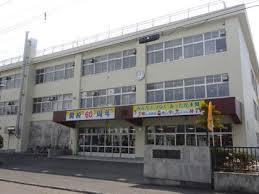 小学校　本郷小学校（小学校）まで579m