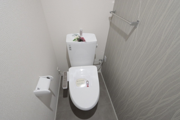 トイレ　温水シャワー付きトイレです