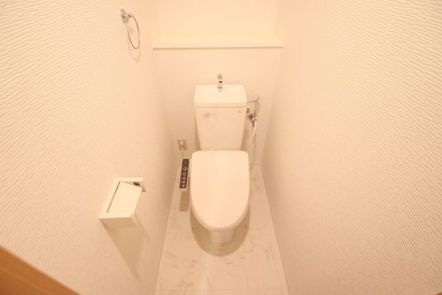 トイレ　※別室の参考写真の為、現況優先です。