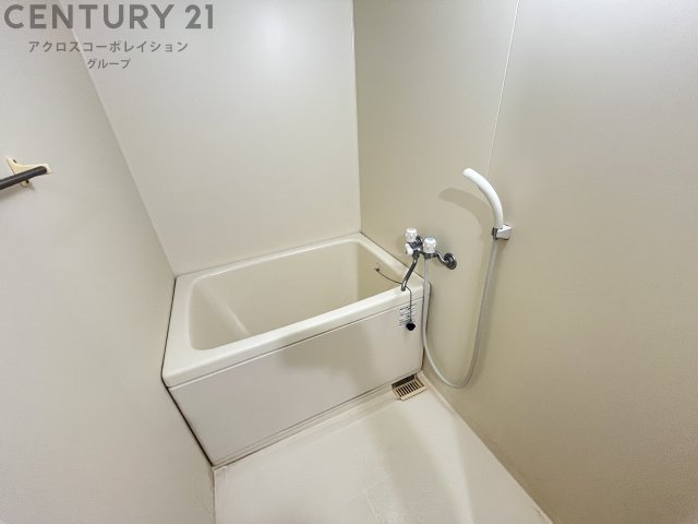 バス・シャワールーム　追い焚き機能付きで便利です☆