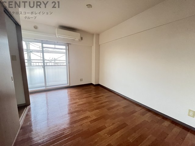 居室・リビング　エアコン付きで快適に過ごせます♪