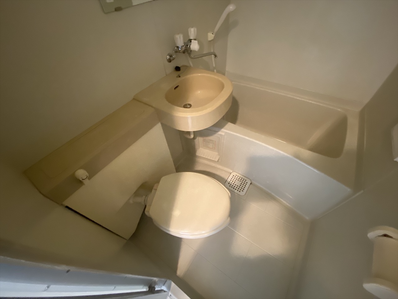 トイレ　シンプルな3点ユニットバスです