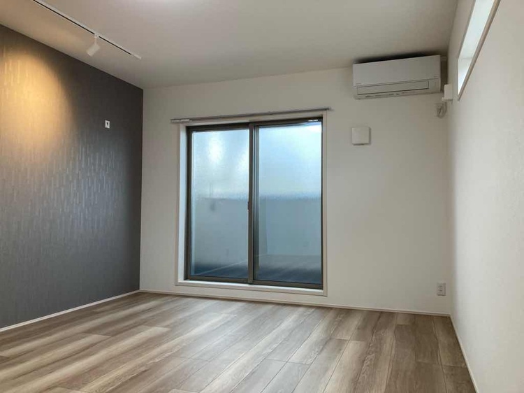 居室・リビング　エアコン付き9.7帖の洋室です♪