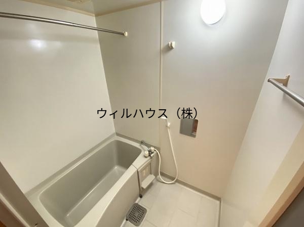 バス・シャワールーム　浴室乾燥機付きバス！