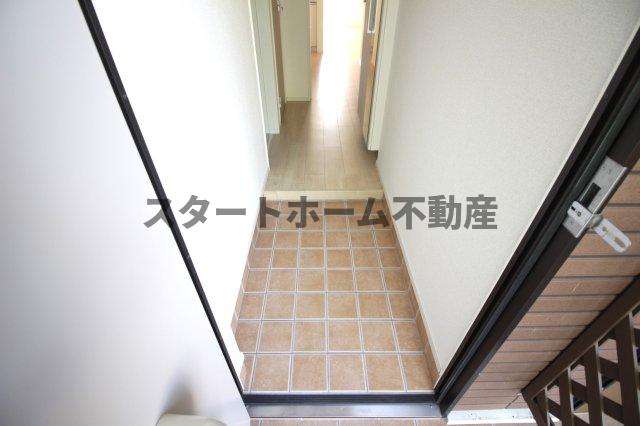 玄関　収納もある玄関です