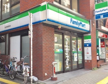 コンビニ　ファミリーマート高田馬場駅西店（コンビニ）まで160m