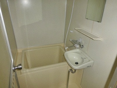 バス・シャワールーム　浴室もピカピカ！