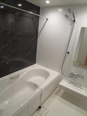 バス・シャワールーム　落ち着いた空間のお風呂です