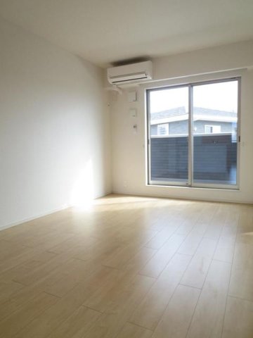 居室・リビング　こちらの居間で趣味の時間をお楽しみください