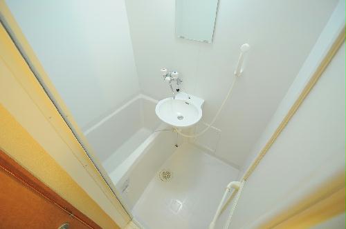 バス・シャワールーム　同タイプ部屋の写真となり設備等は現況と異なる場合があります。