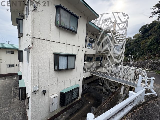 建物外観　敷地内に駐車場あります☆