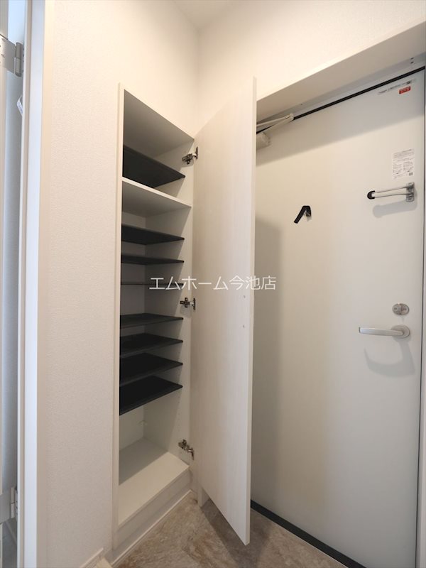 玄関　玄関（シューズボックス付）同仕様写真