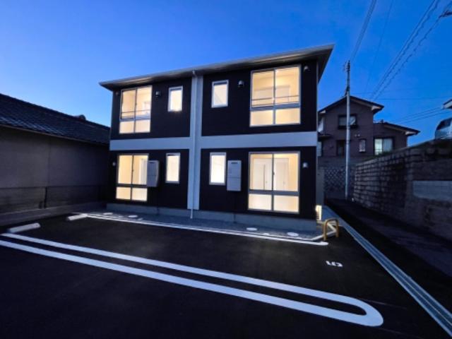 建物外観　外観写真（夜）