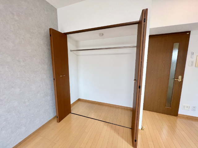 収納　東向きの窓