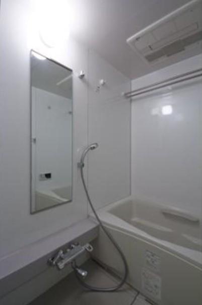 バス・シャワールーム　追い焚き・浴室乾燥機つきバス。