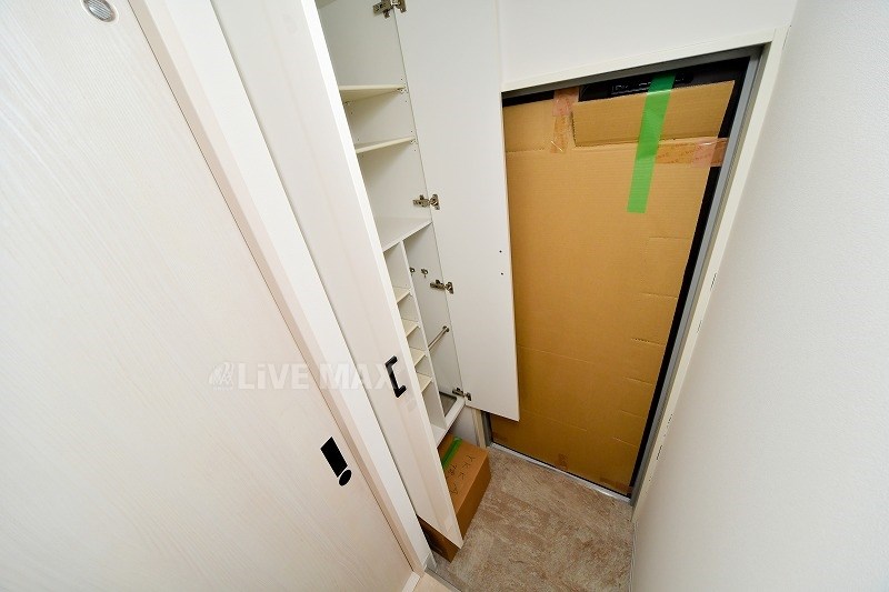 玄関　※同物件別号室参考写真