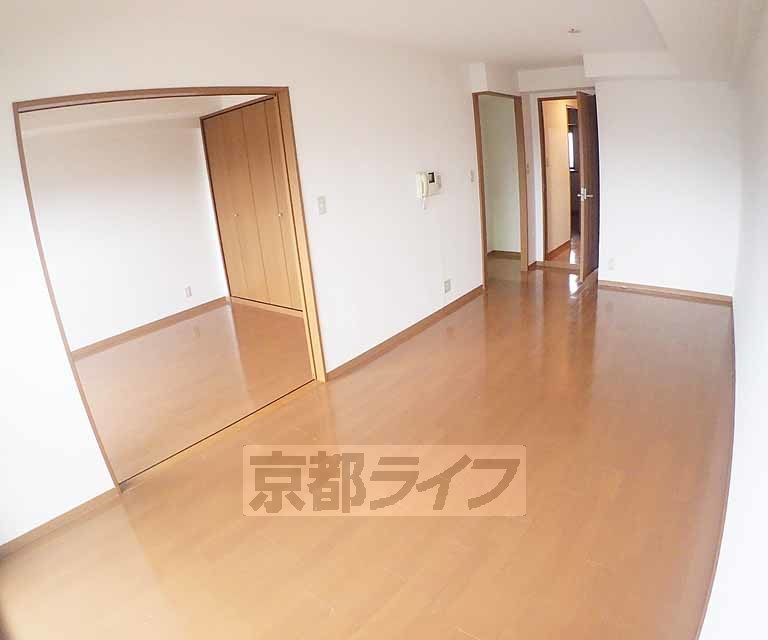 居室・リビング　とても広々としています。