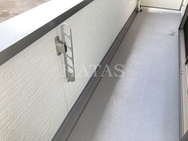 バルコニー　同物件別部屋になります。