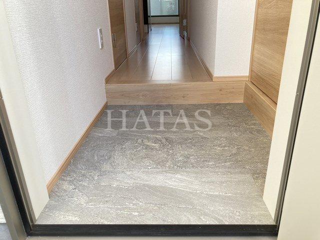 玄関　同物件別部屋になります。