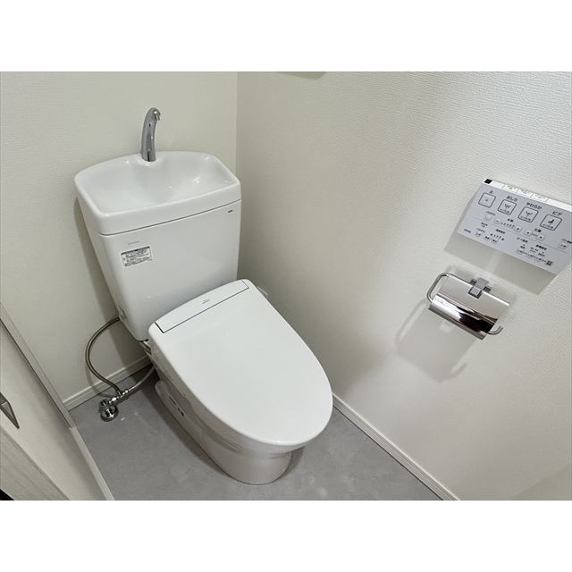 トイレ　温水洗浄便座