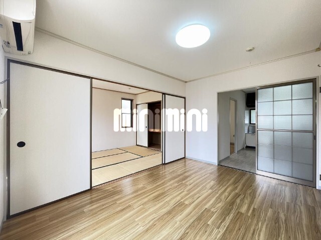 居室・リビング　同物件別室のイメージ写真