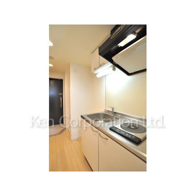 キッチン　同タイプ4階のお部屋を撮影。仕様が異なることがあります。