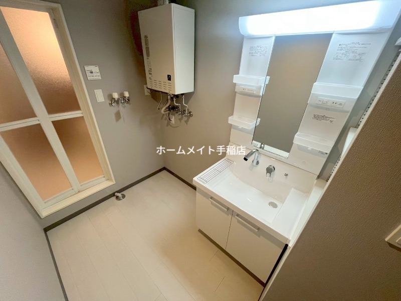 洗面設備　便利な洗面台付きでございます！