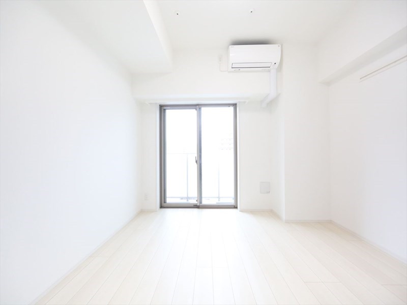 バルコニー　洋室8帖　エアコン完備　バルコニー