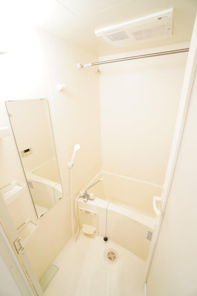 バス・シャワールーム　※同物件・反転タイプの写真です。