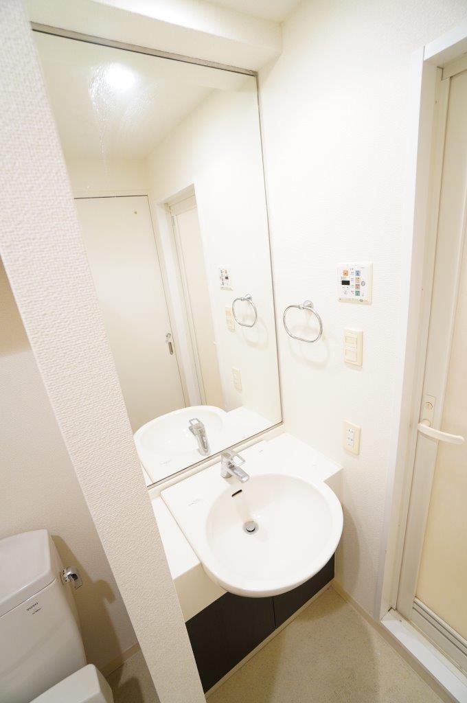 洗面設備　※同物件・反転タイプの写真です。