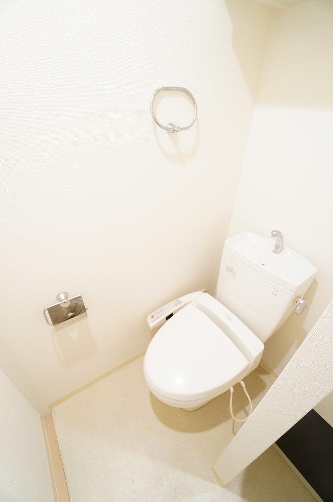 トイレ　※同物件・反転タイプの写真です。