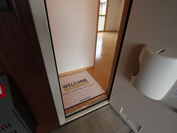 玄関　玄関にはホールがあります