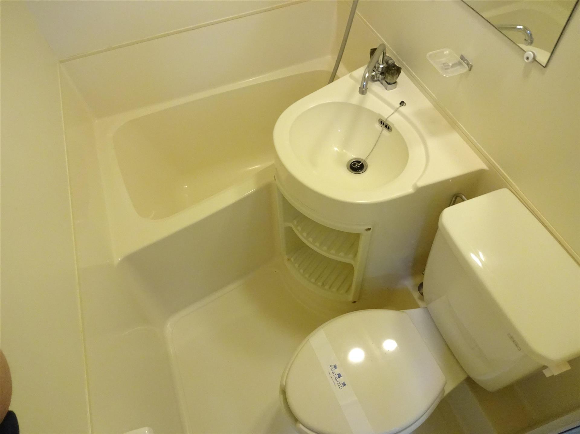 バス・シャワールーム　清潔感のあるお風呂です