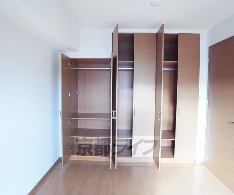 収納　お洋服も区分けの出来るたっぷり収納ですね